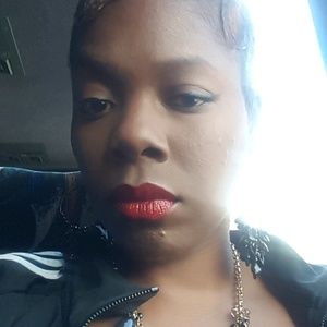 Meet your Posher, Theonnie